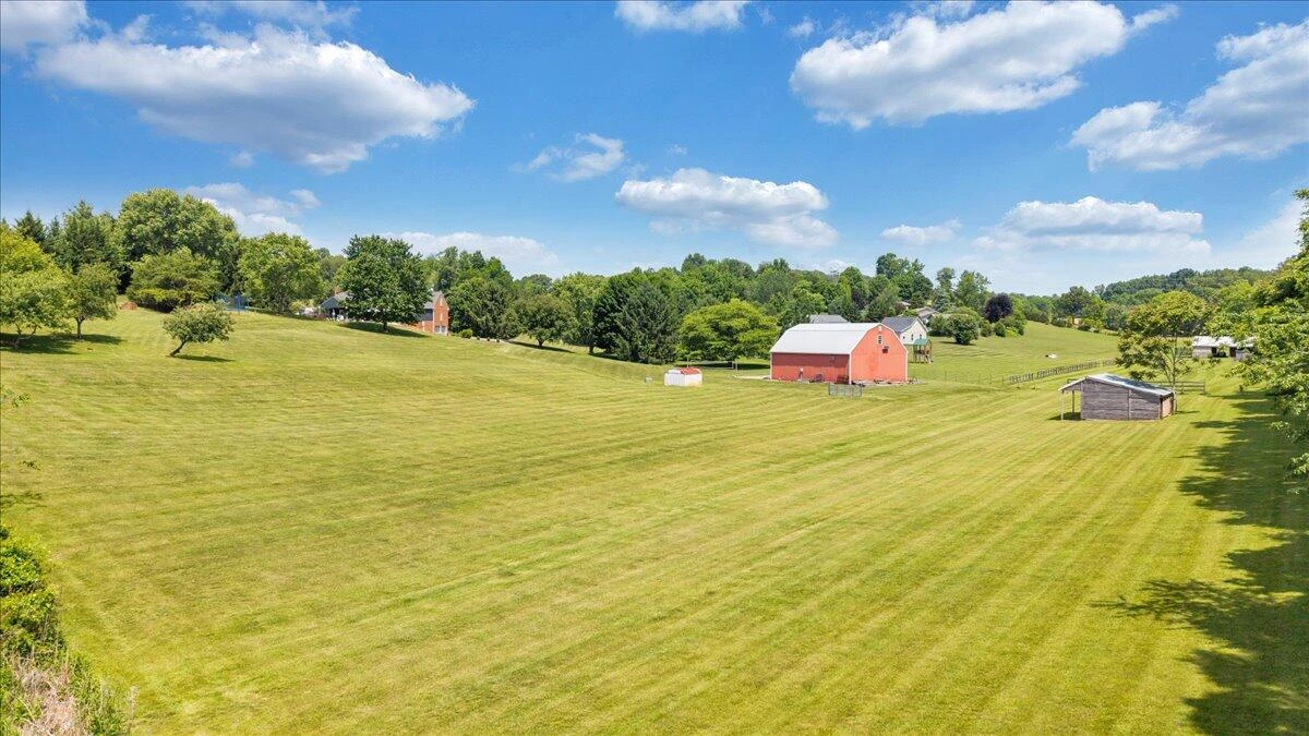144 E Arrowhead CT - Photo 131