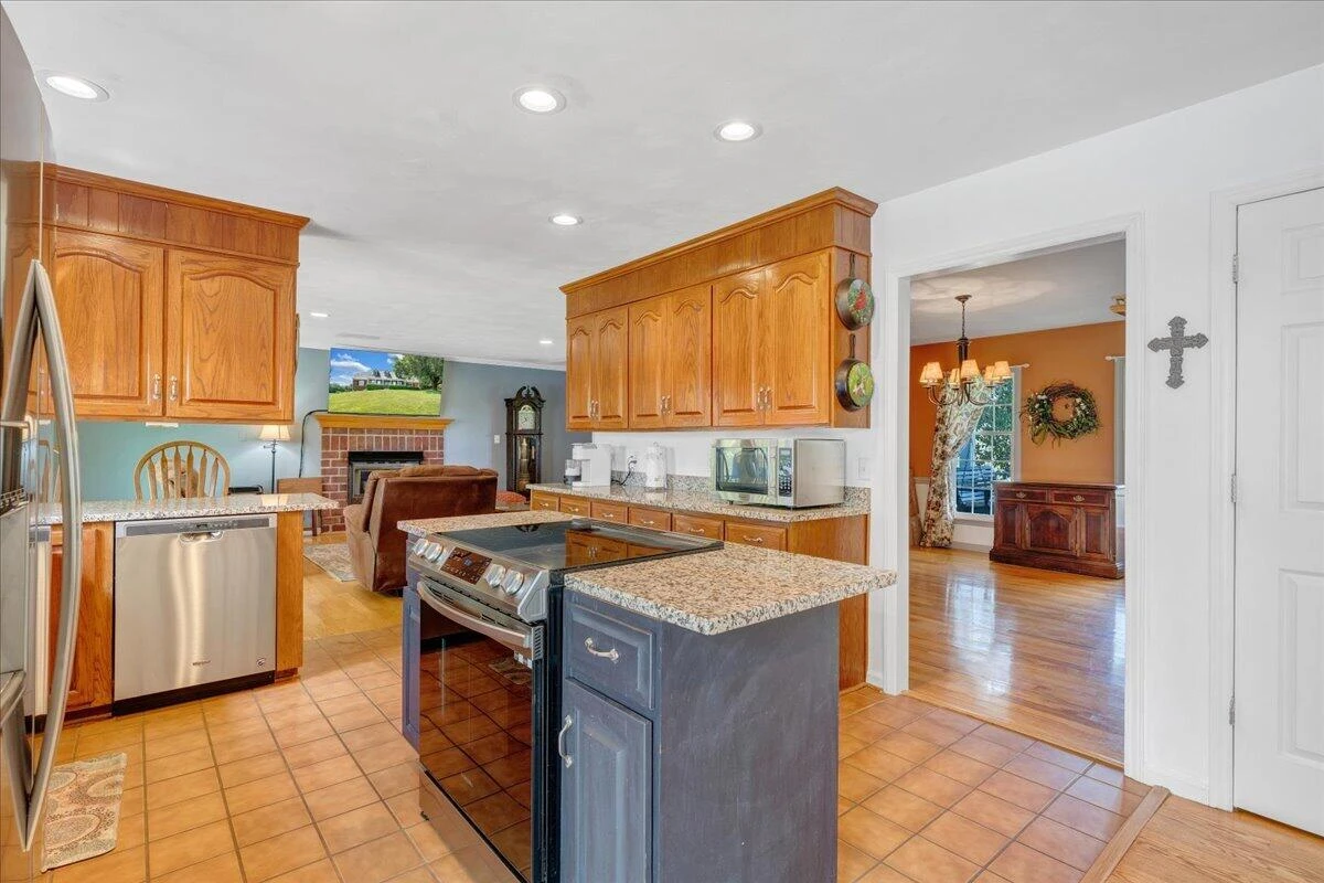 144 E Arrowhead CT - Photo 16