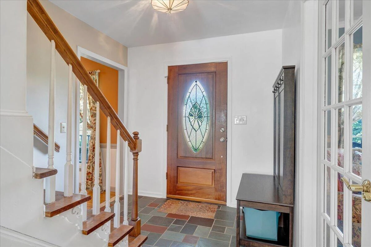 144 E Arrowhead CT - Photo 3