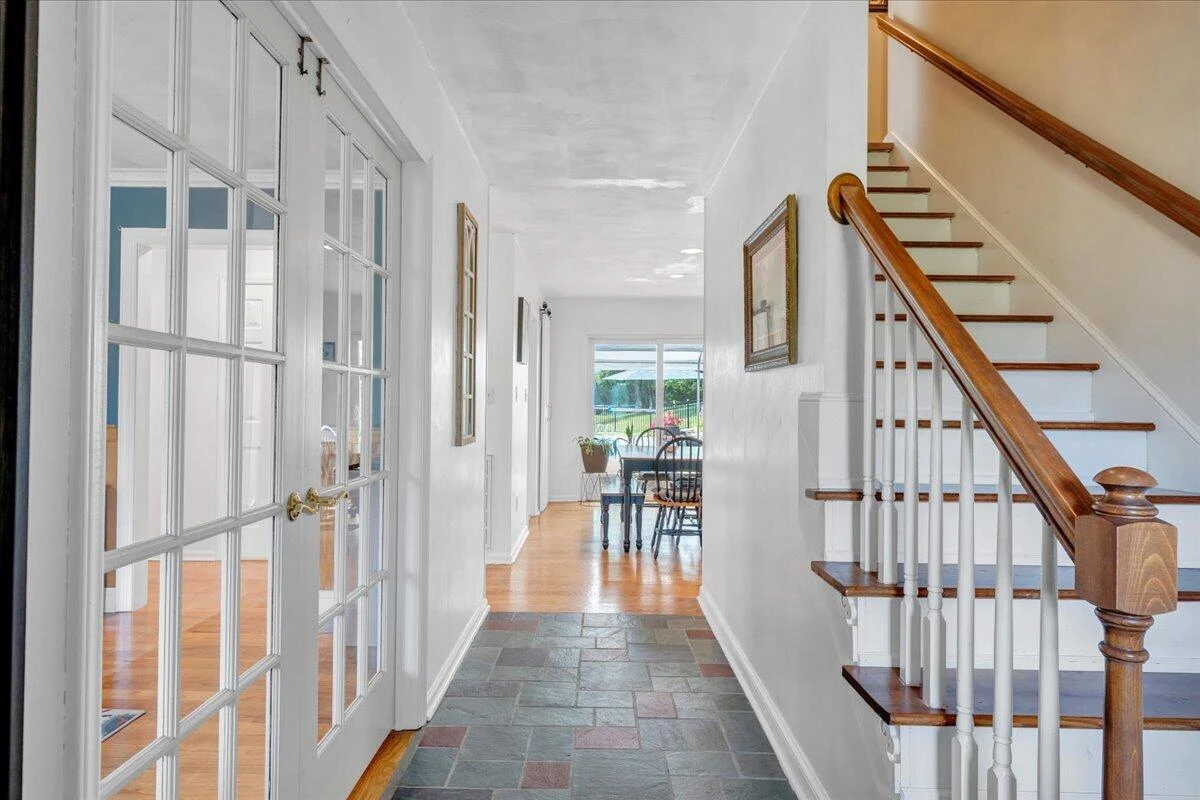 144 E Arrowhead CT - Photo 4