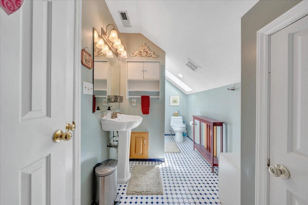 144 E Arrowhead CT - Photo 49