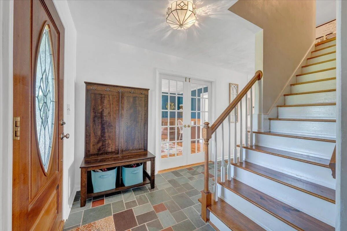 144 E Arrowhead CT - Photo 5