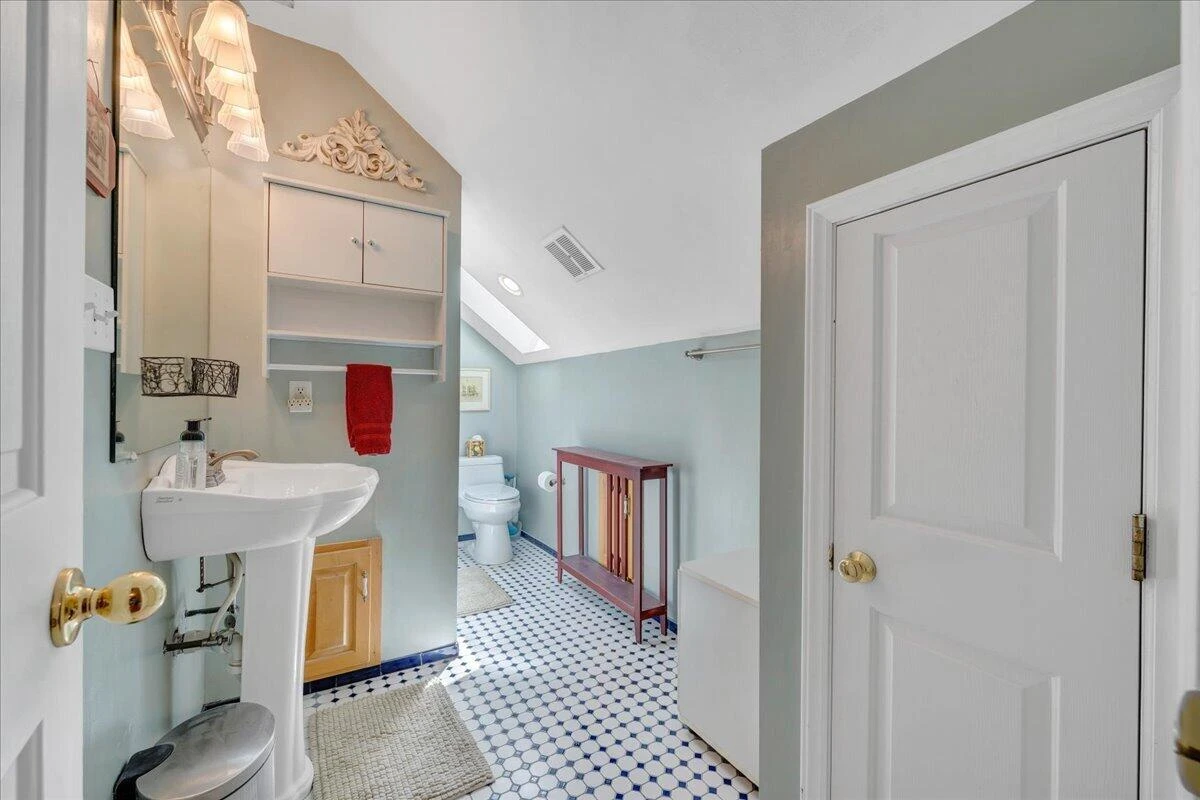 144 E Arrowhead CT - Photo 50