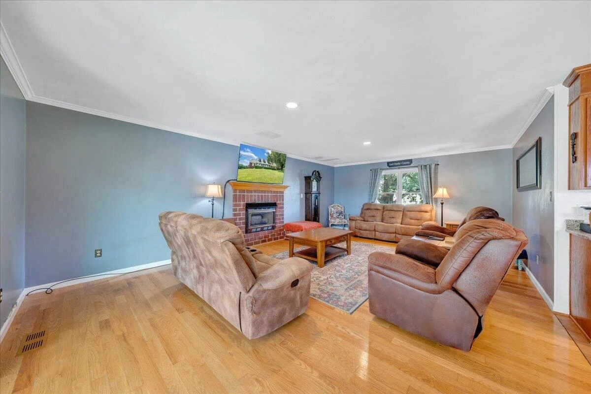 144 E Arrowhead CT - Photo 6