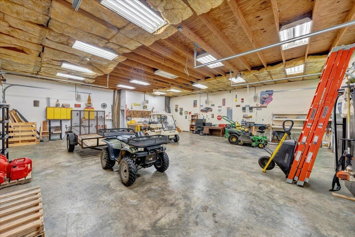 144 E Arrowhead CT - Photo 64