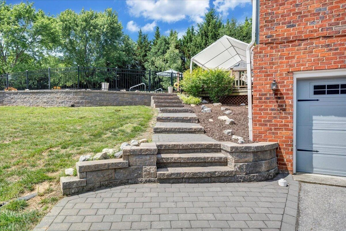 144 E Arrowhead CT - Photo 80