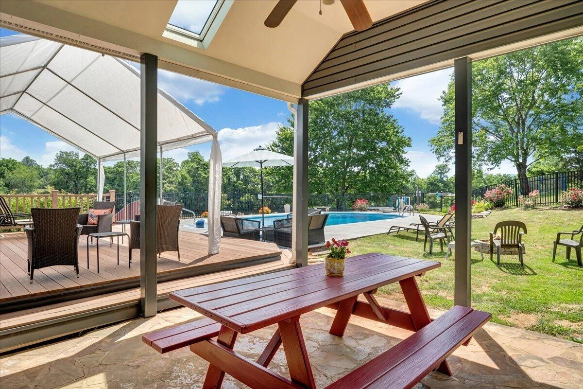 144 E Arrowhead CT - Photo 89