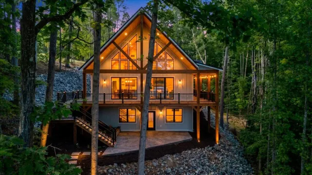 40 Kings WAY, Wirtz, VA, 24184