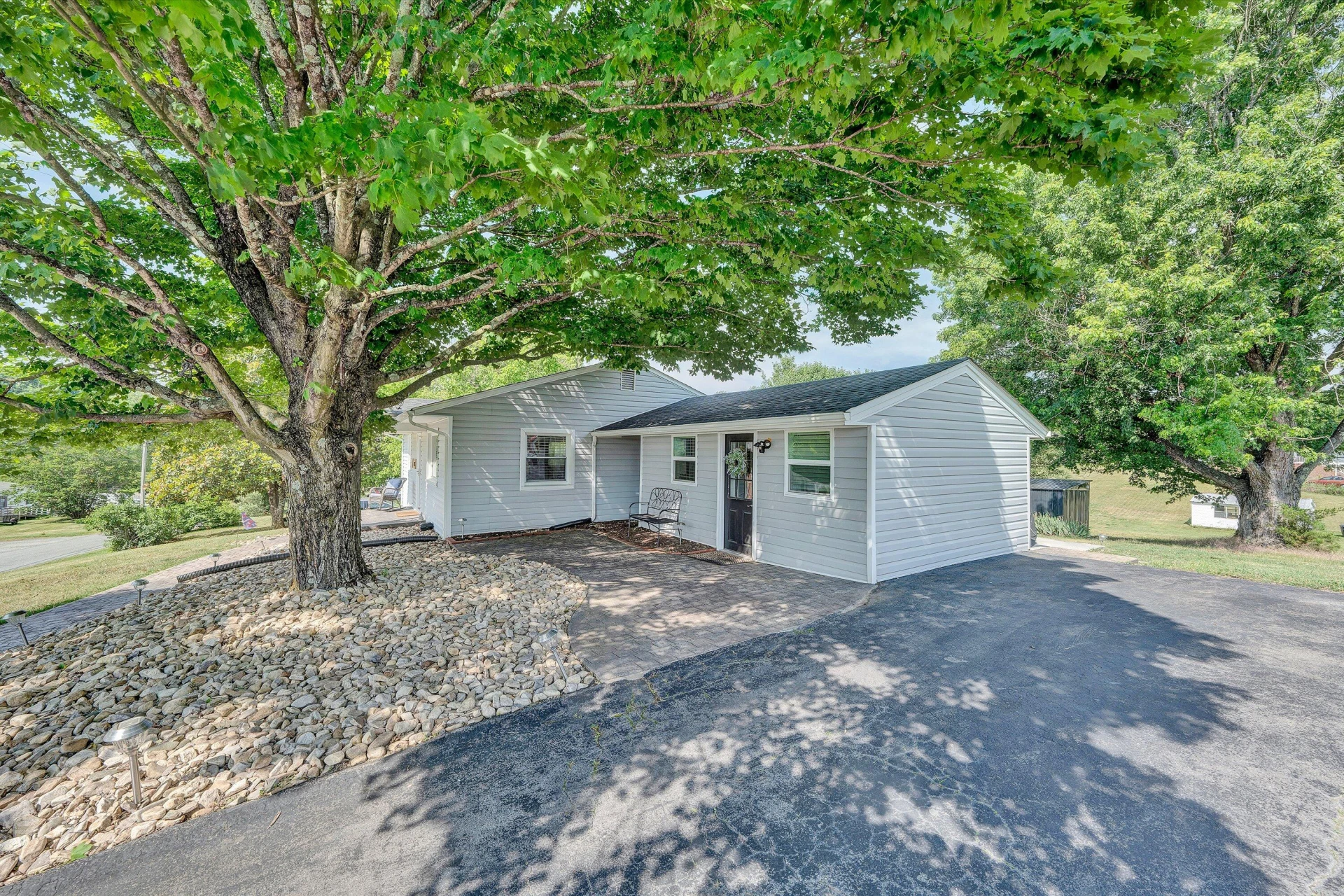 145 Amsterdam RD - Photo 4