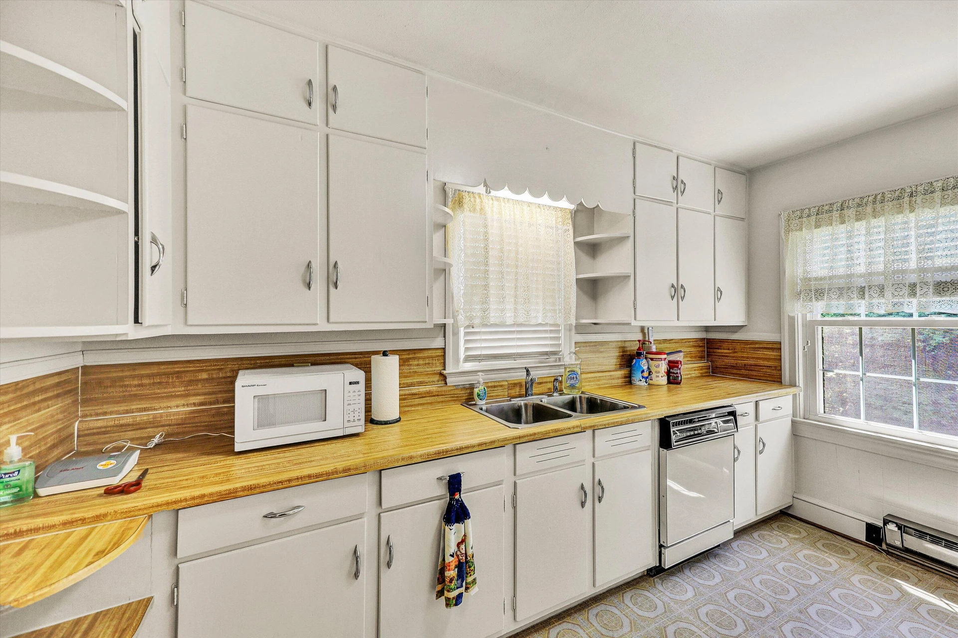 225 HILLCREST DR - Photo 11