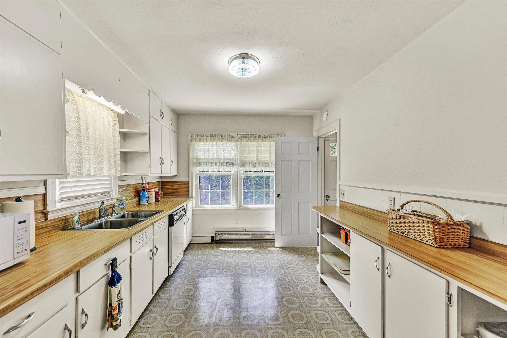 225 HILLCREST DR - Photo 14