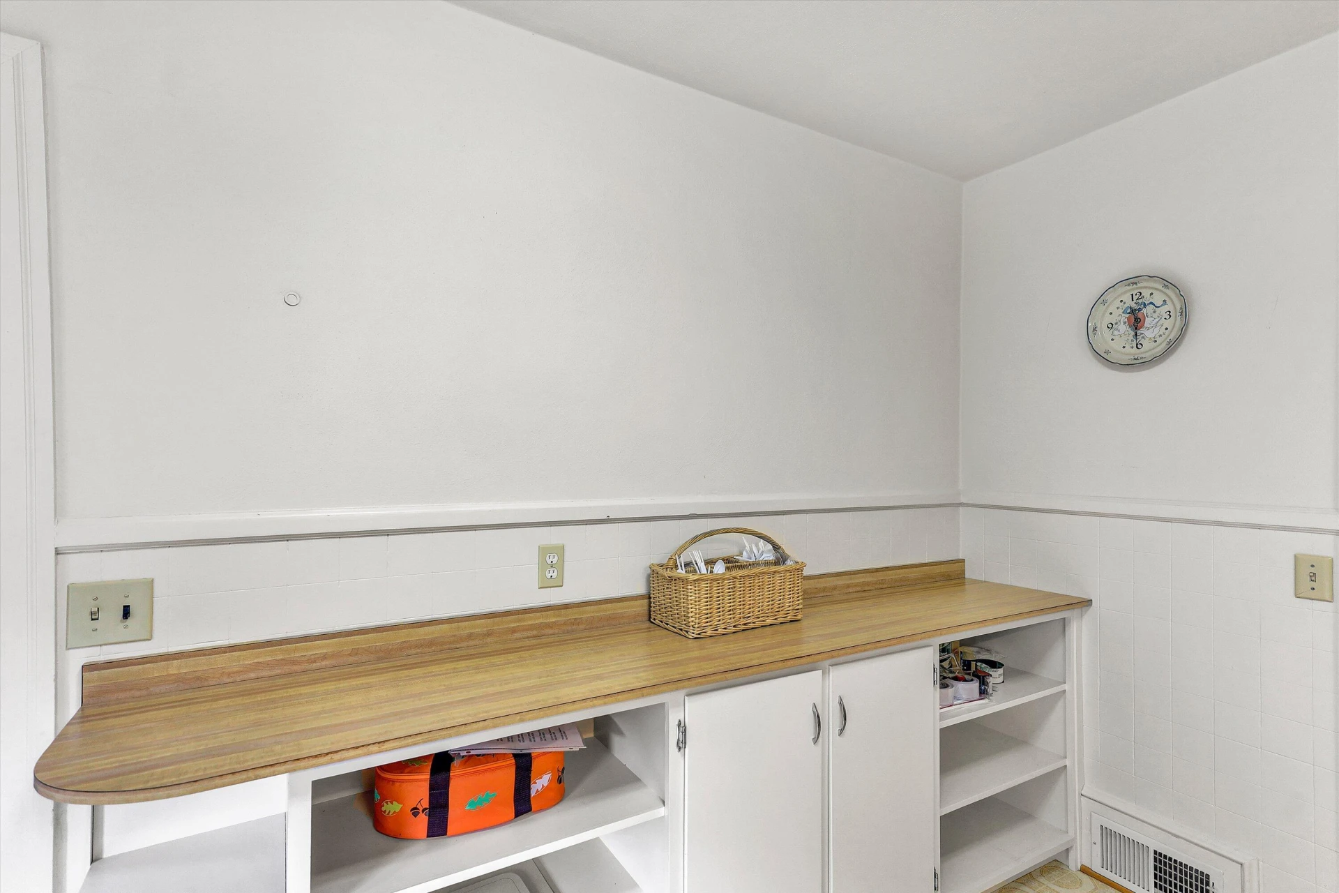 225 HILLCREST DR - Photo 18