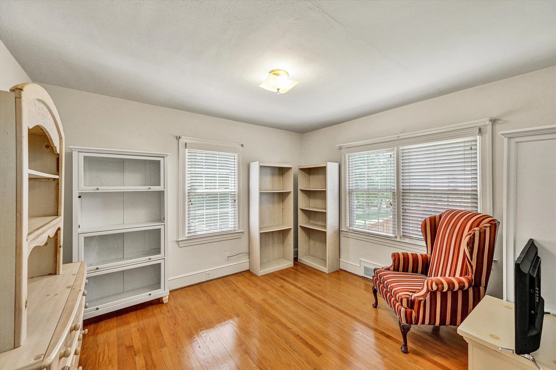 225 HILLCREST DR - Photo 25
