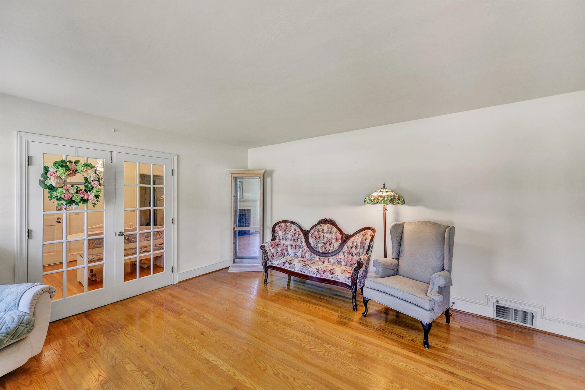 225 HILLCREST DR - Photo 4