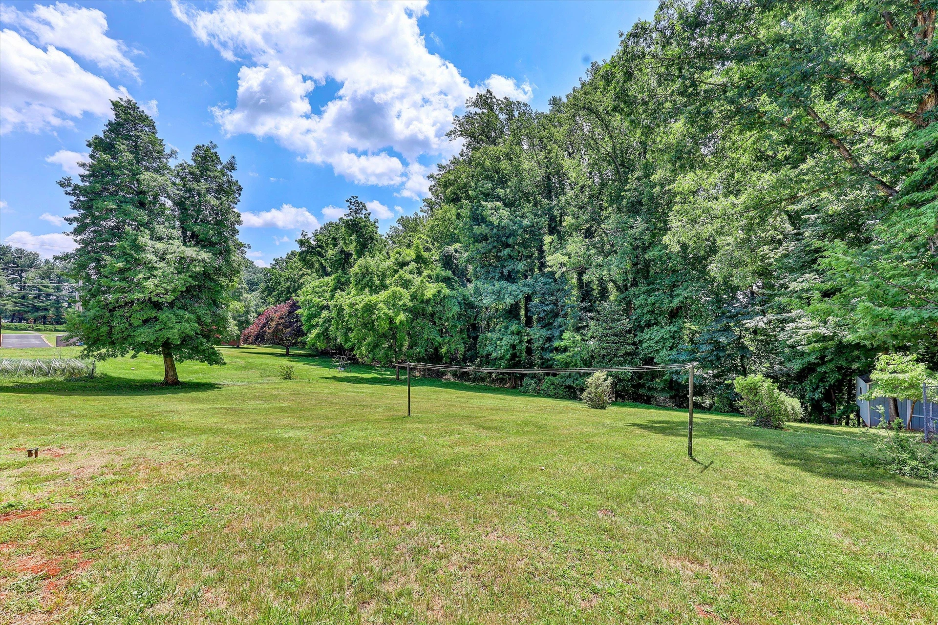 225 HILLCREST DR - Photo 44