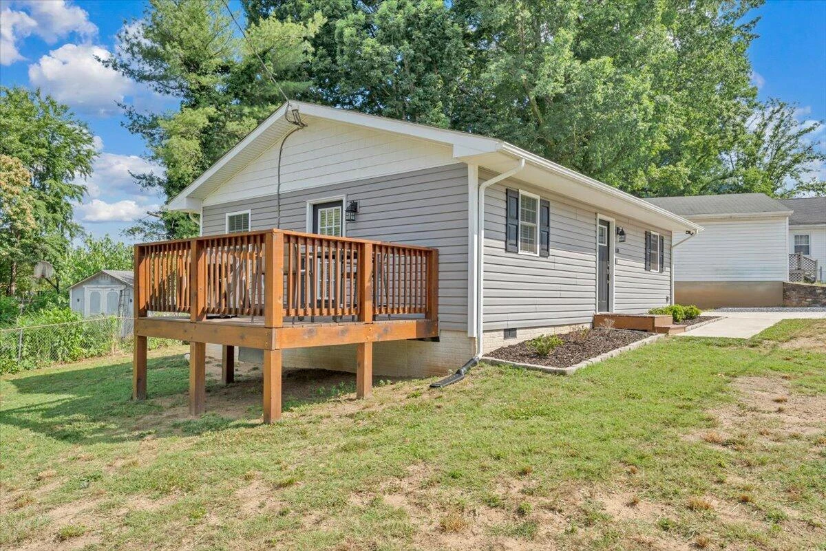 1101 Gearhart RD SE