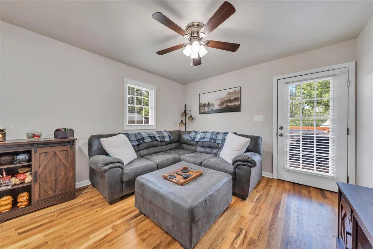 1101 Gearhart RD SE - Photo 11