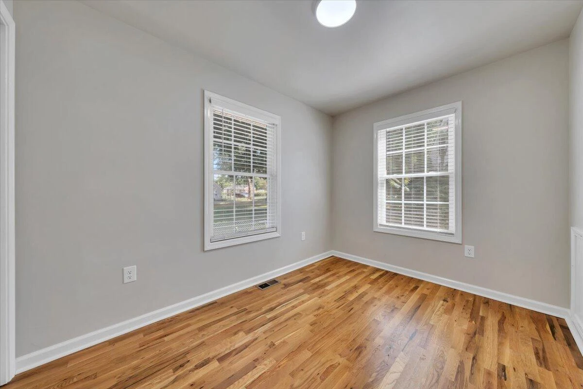 1101 Gearhart RD SE - Photo 15