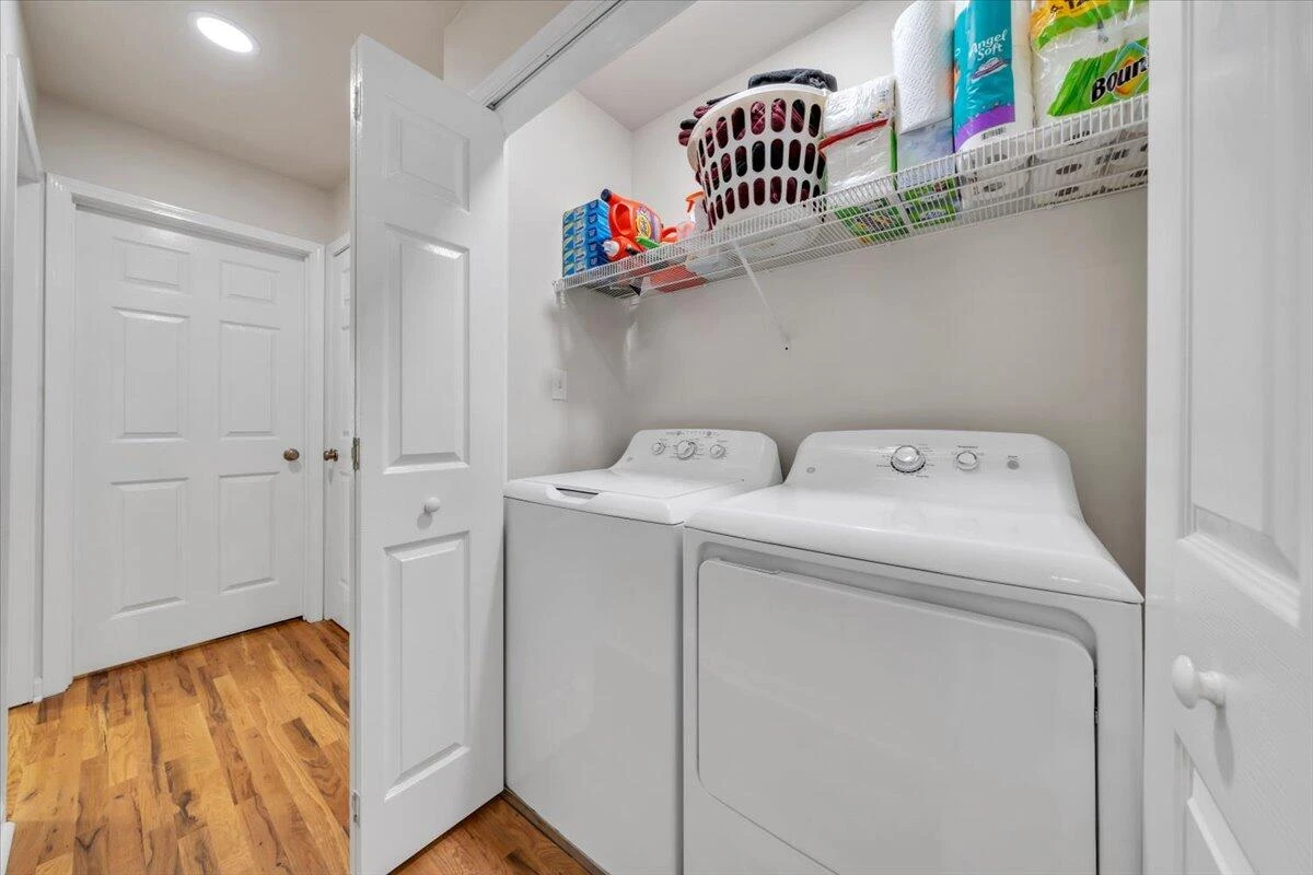 1101 Gearhart RD SE - Photo 18