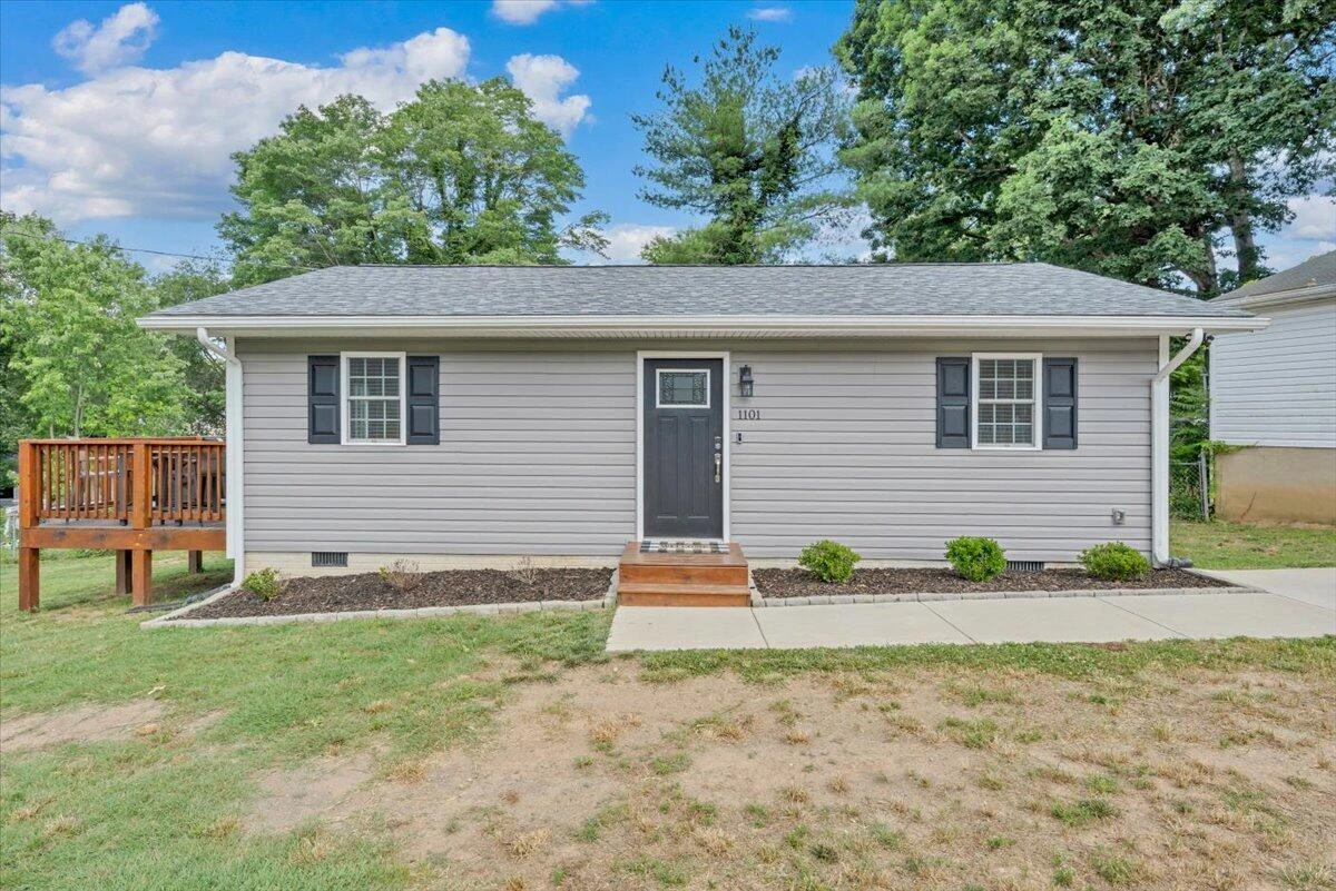 1101 Gearhart RD SE - Photo 2