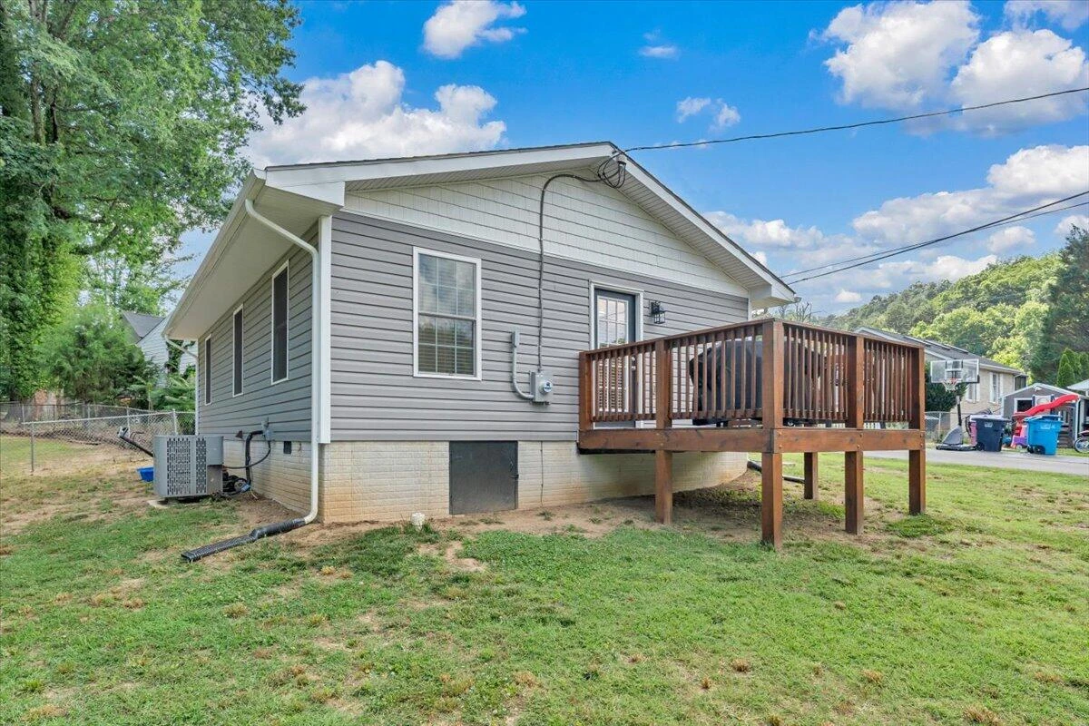 1101 Gearhart RD SE - Photo 21