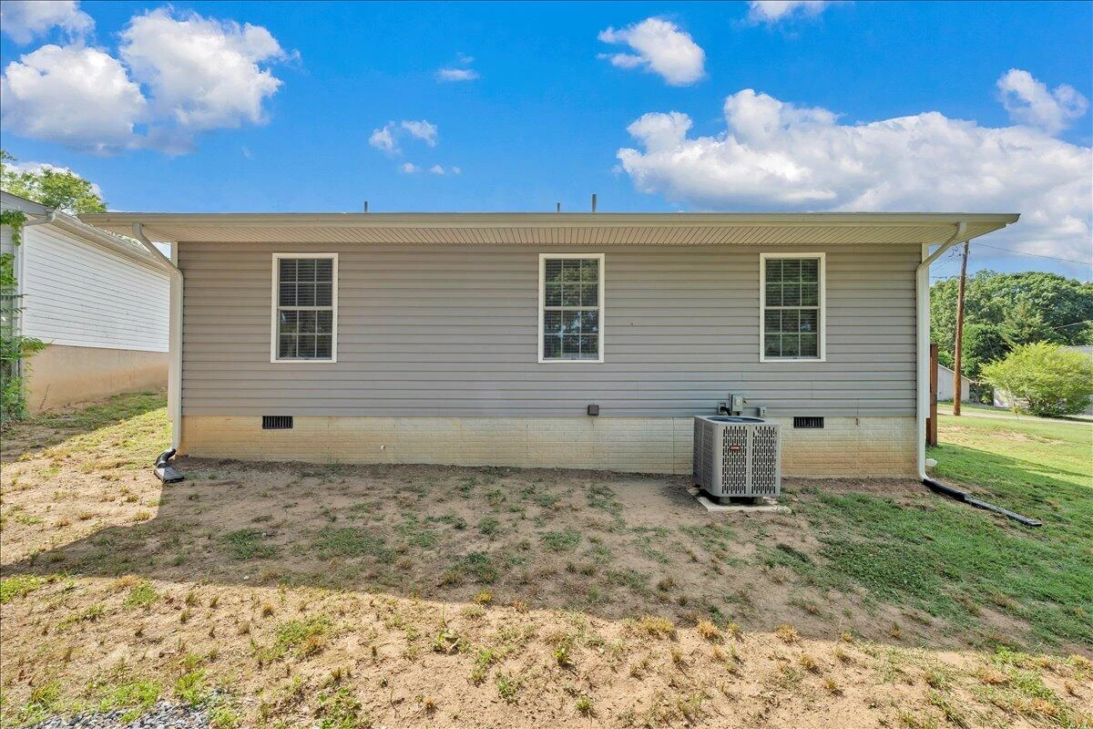 1101 Gearhart RD SE - Photo 22