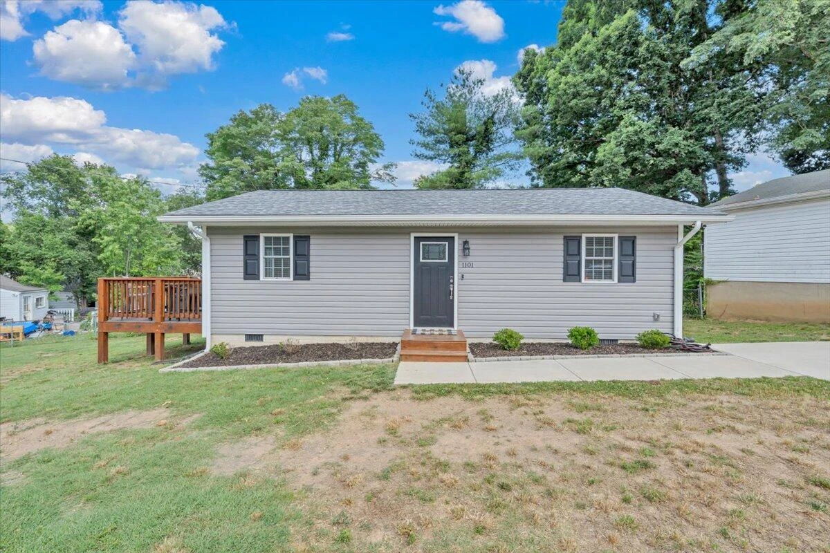 1101 Gearhart RD SE - Photo 23
