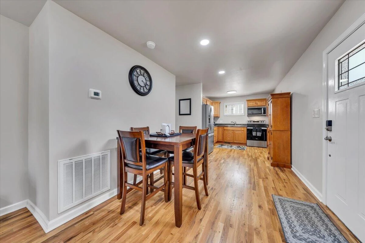 1101 Gearhart RD SE - Photo 4