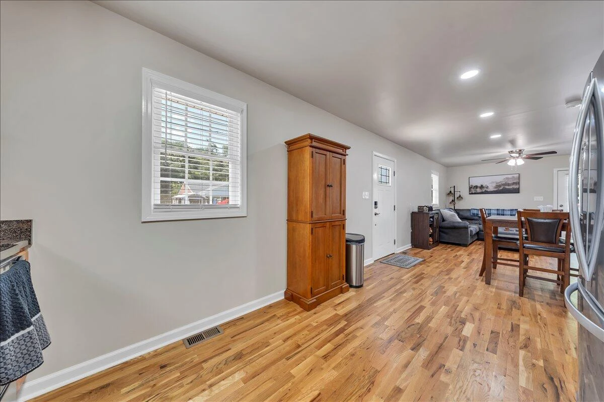 1101 Gearhart RD SE - Photo 9