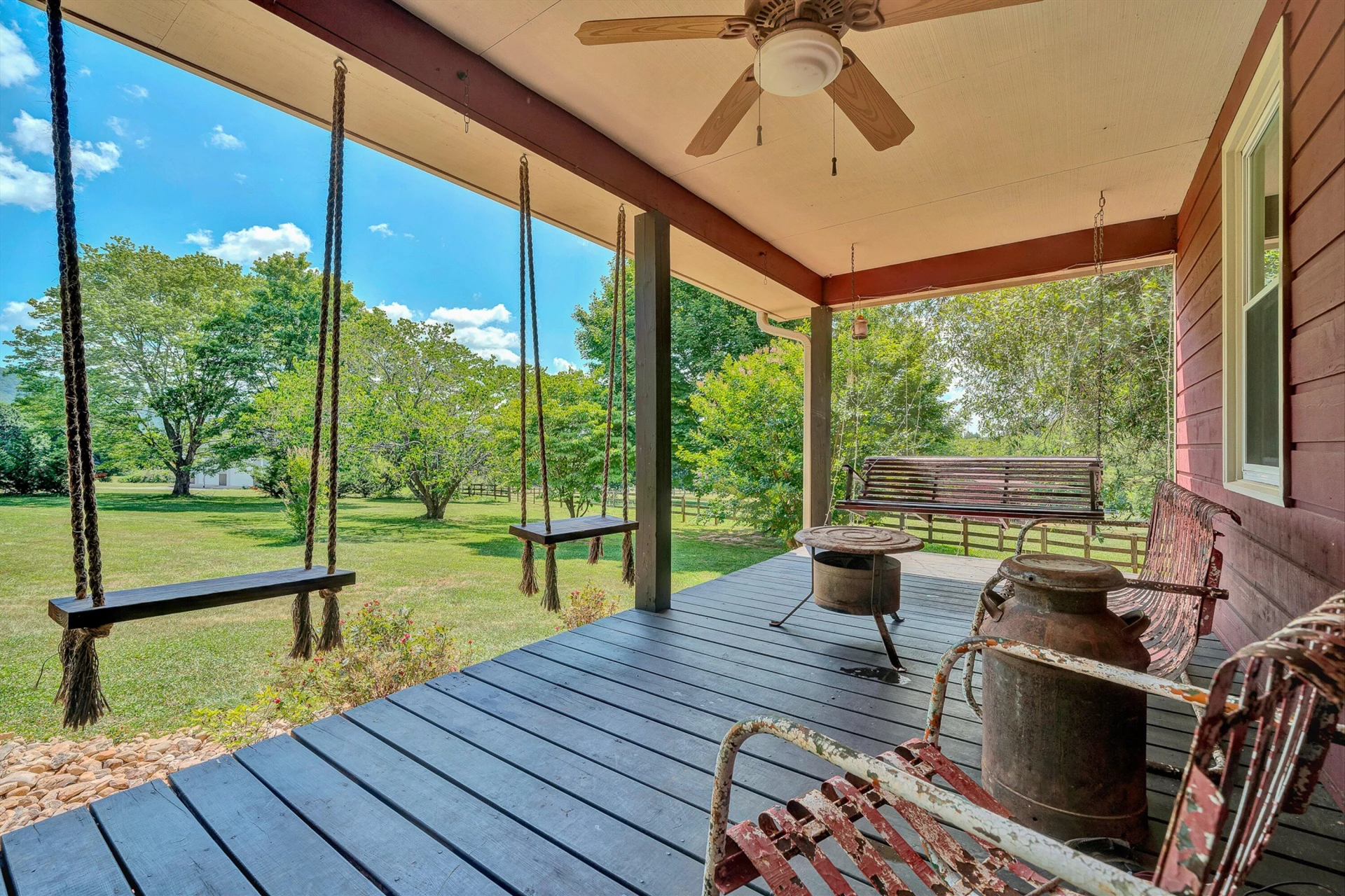 335 DAYTONA DR - Photo 2