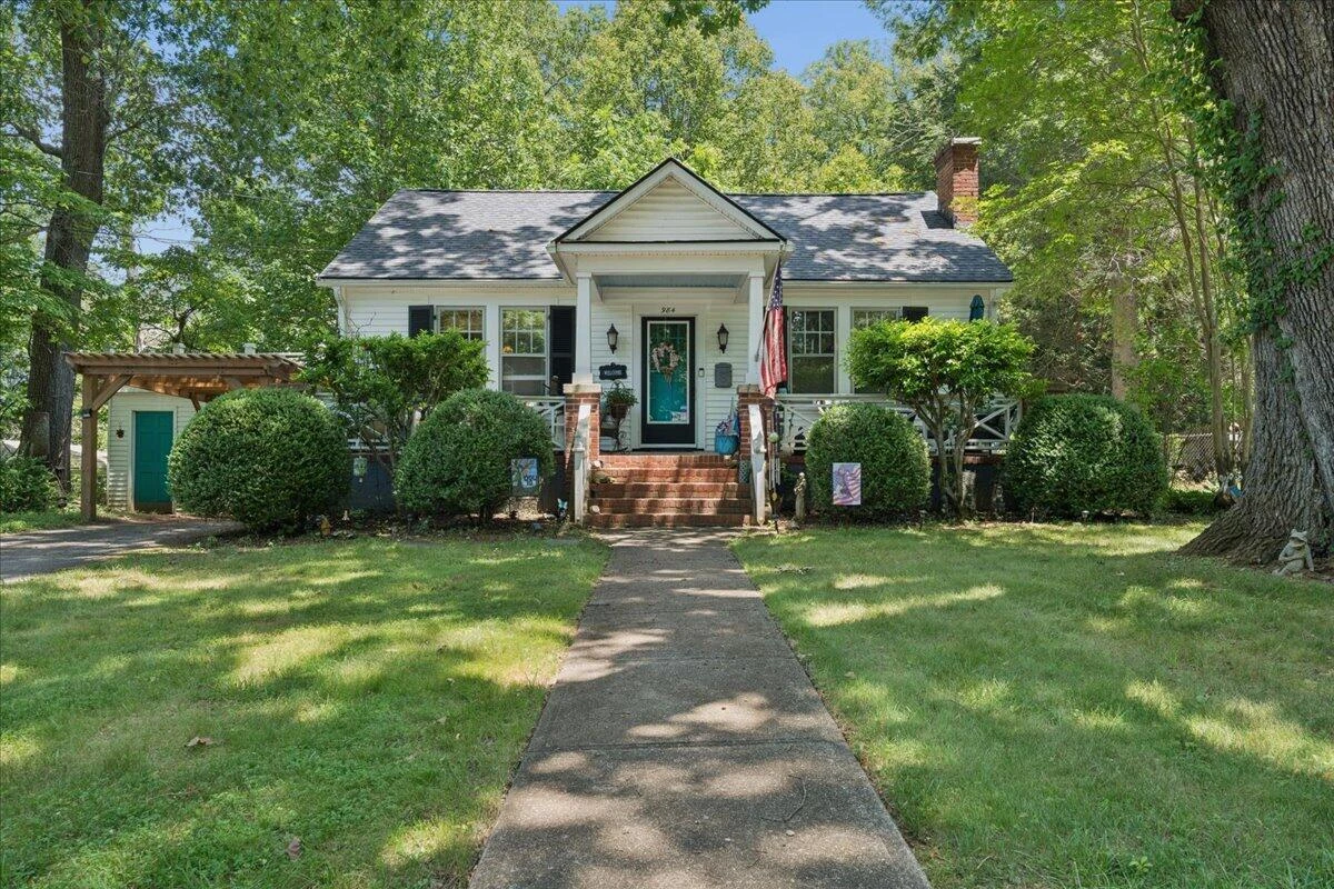 984 Ashland AVE