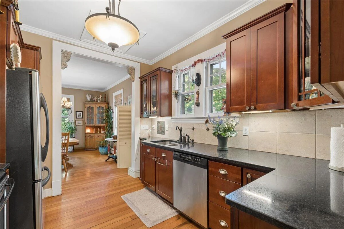 984 Ashland AVE - Photo 12