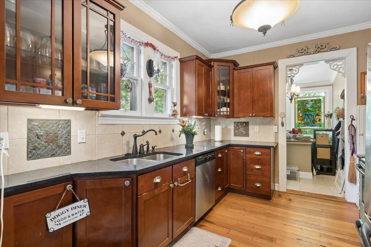 984 Ashland AVE - Photo 13