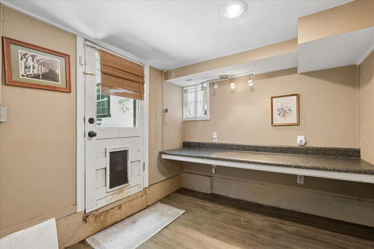 984 Ashland AVE - Photo 19