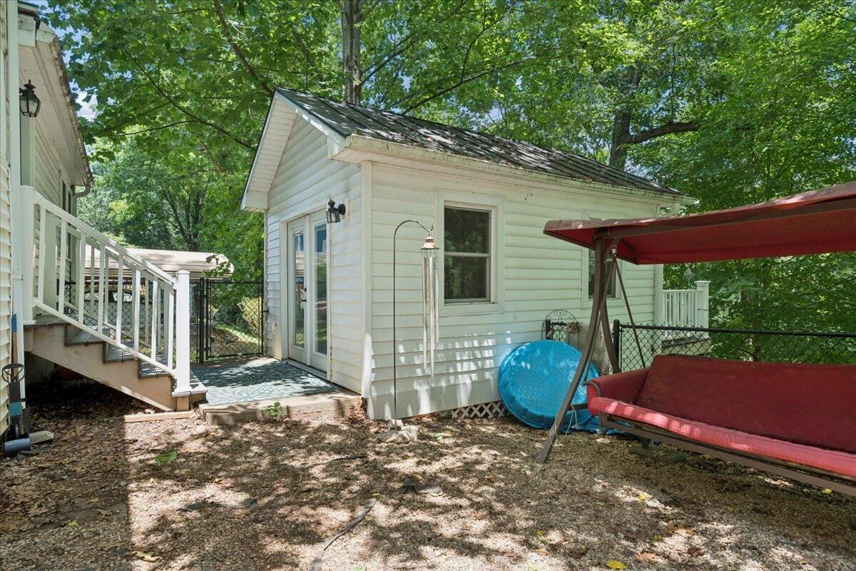 984 Ashland AVE - Photo 20