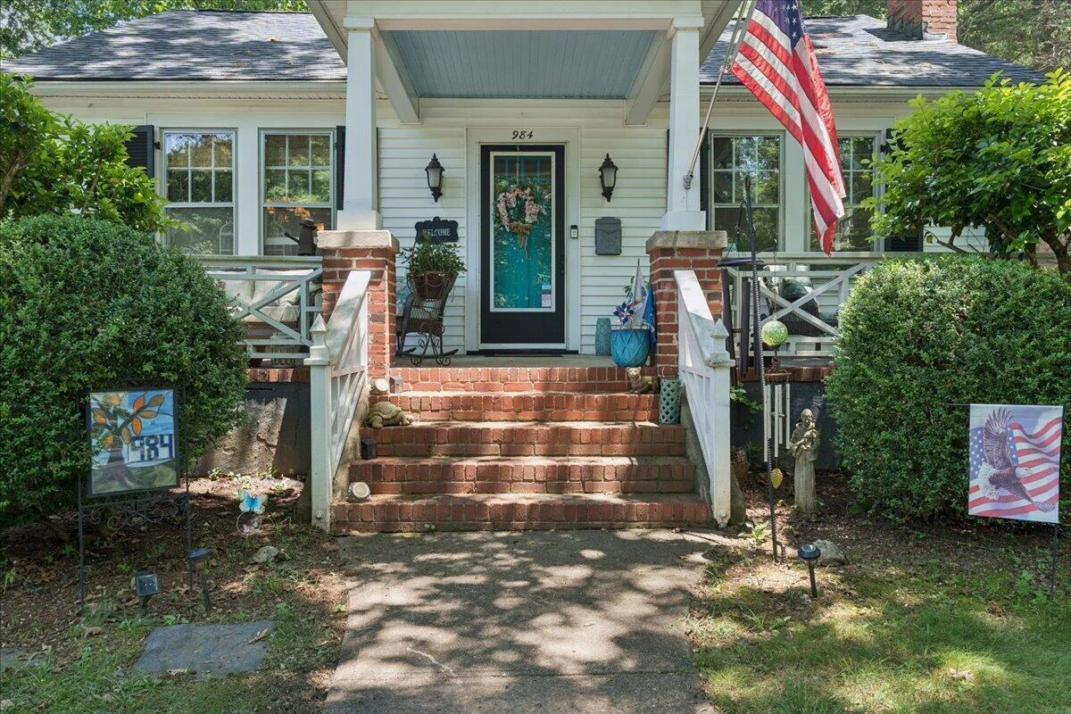 984 Ashland AVE - Photo 3