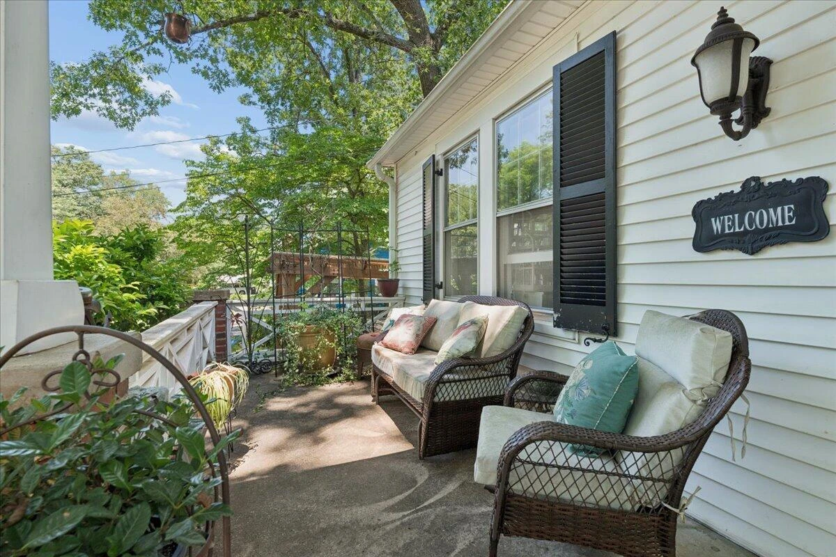 984 Ashland AVE - Photo 5