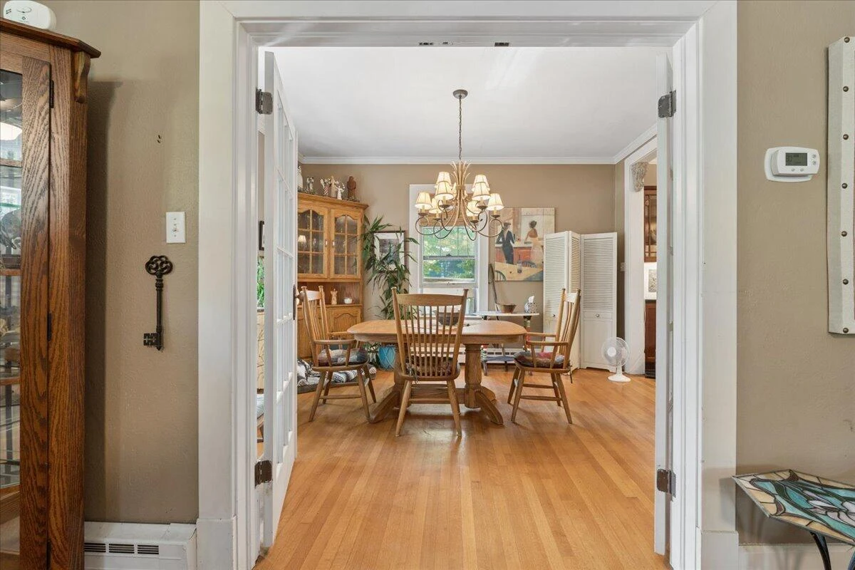 984 Ashland AVE - Photo 9