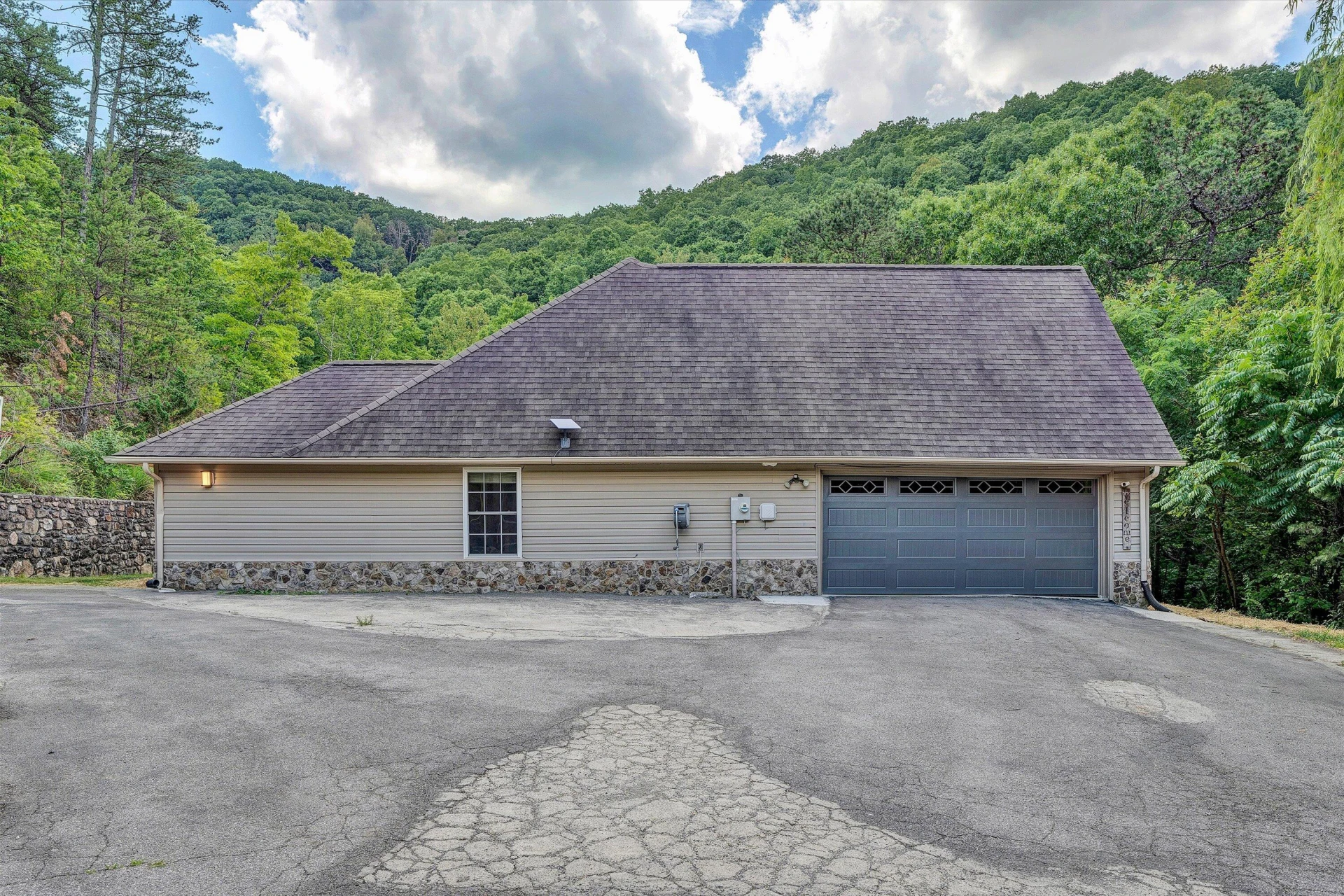 3075 Creekside DR