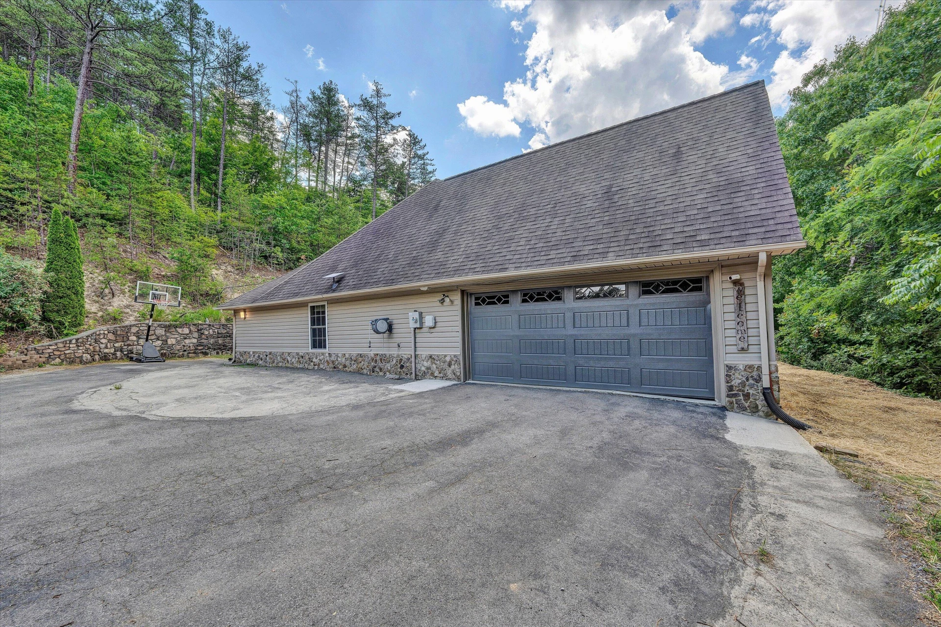 3075 Creekside DR - Photo 4