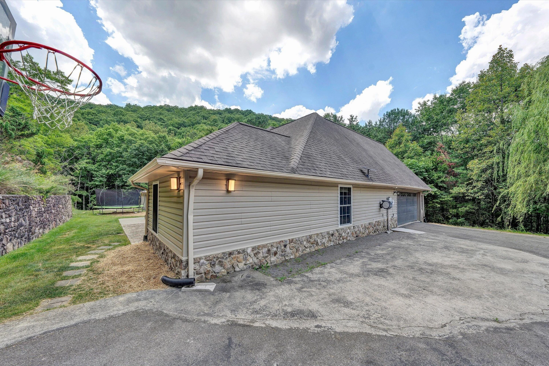3075 Creekside DR - Photo 5