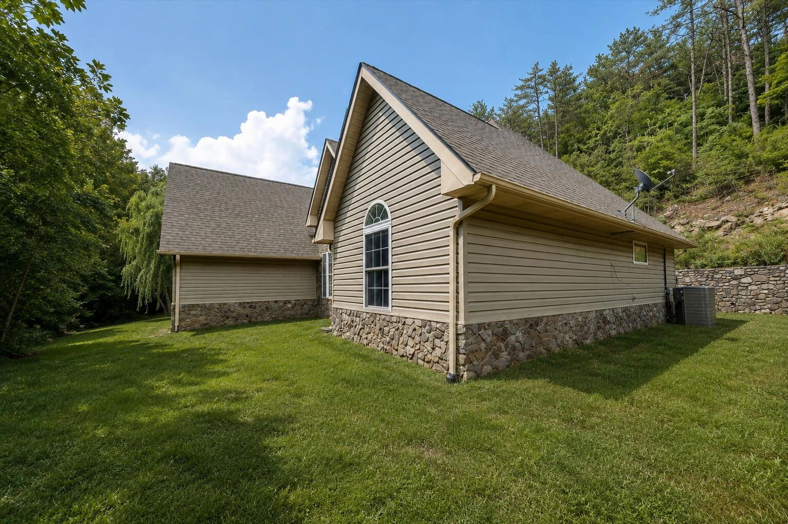 3075 Creekside DR - Photo 8