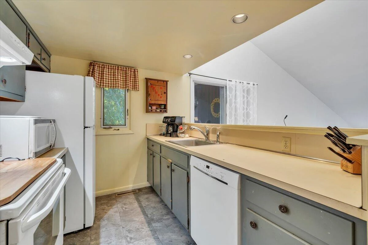 180 Daleview DR - Photo 6