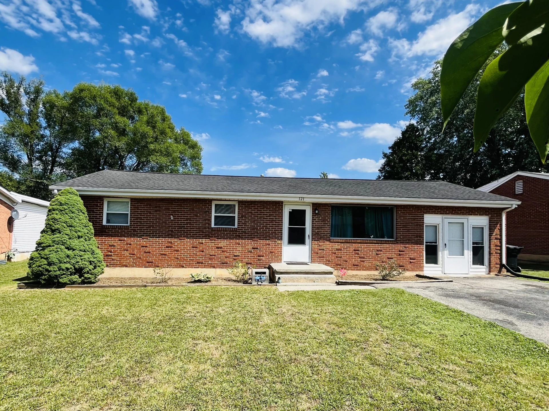 121 Tampa DR - Photo 2
