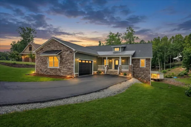 273 Hammock Pointe DR, Moneta, VA, 24121