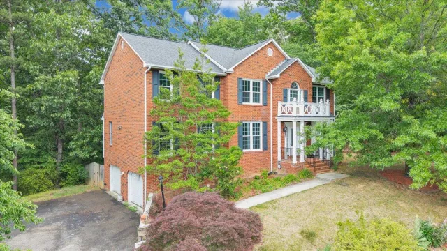 251 Buckingham CT