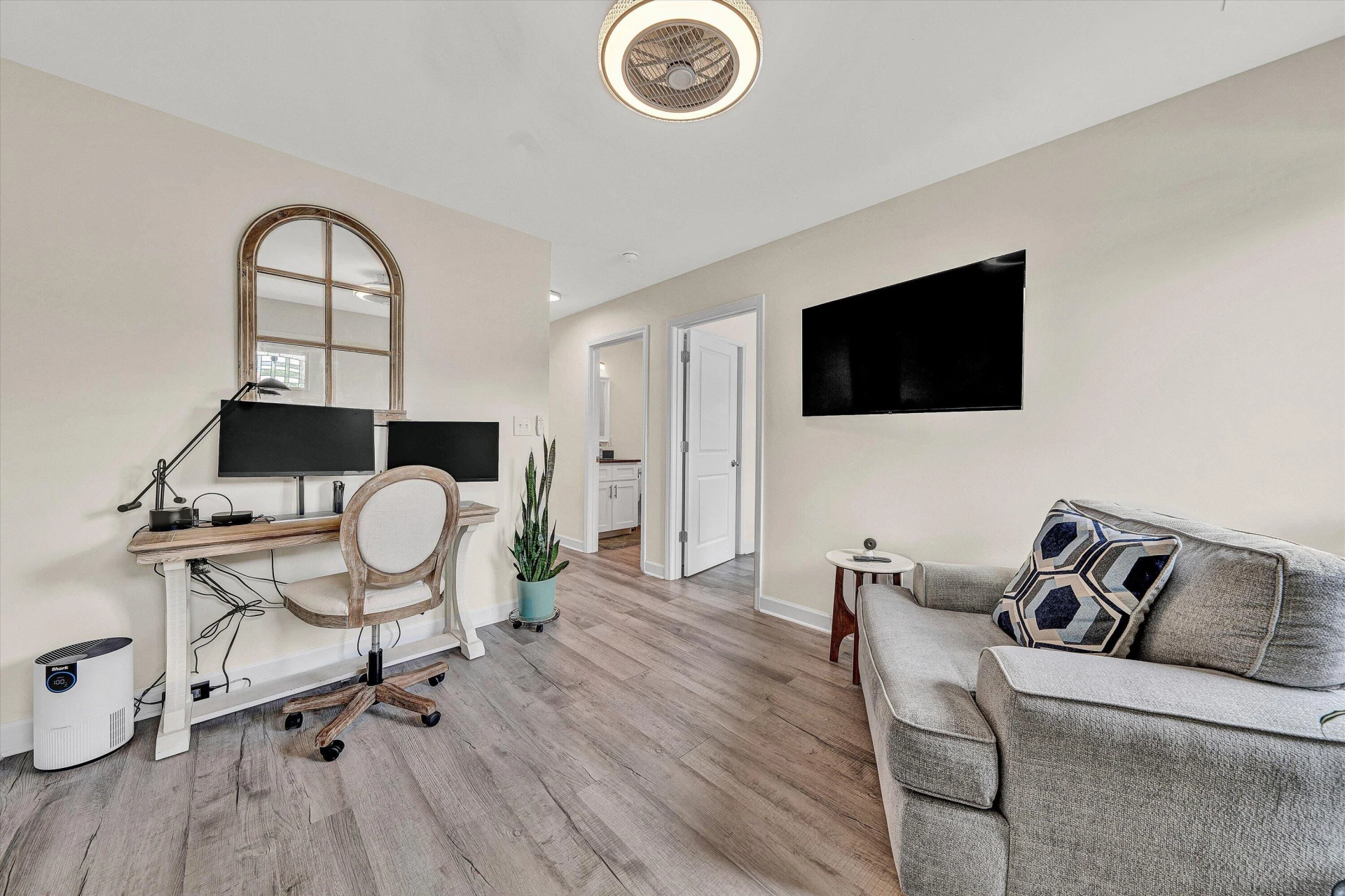 140 W Calhoun ST - Photo 4