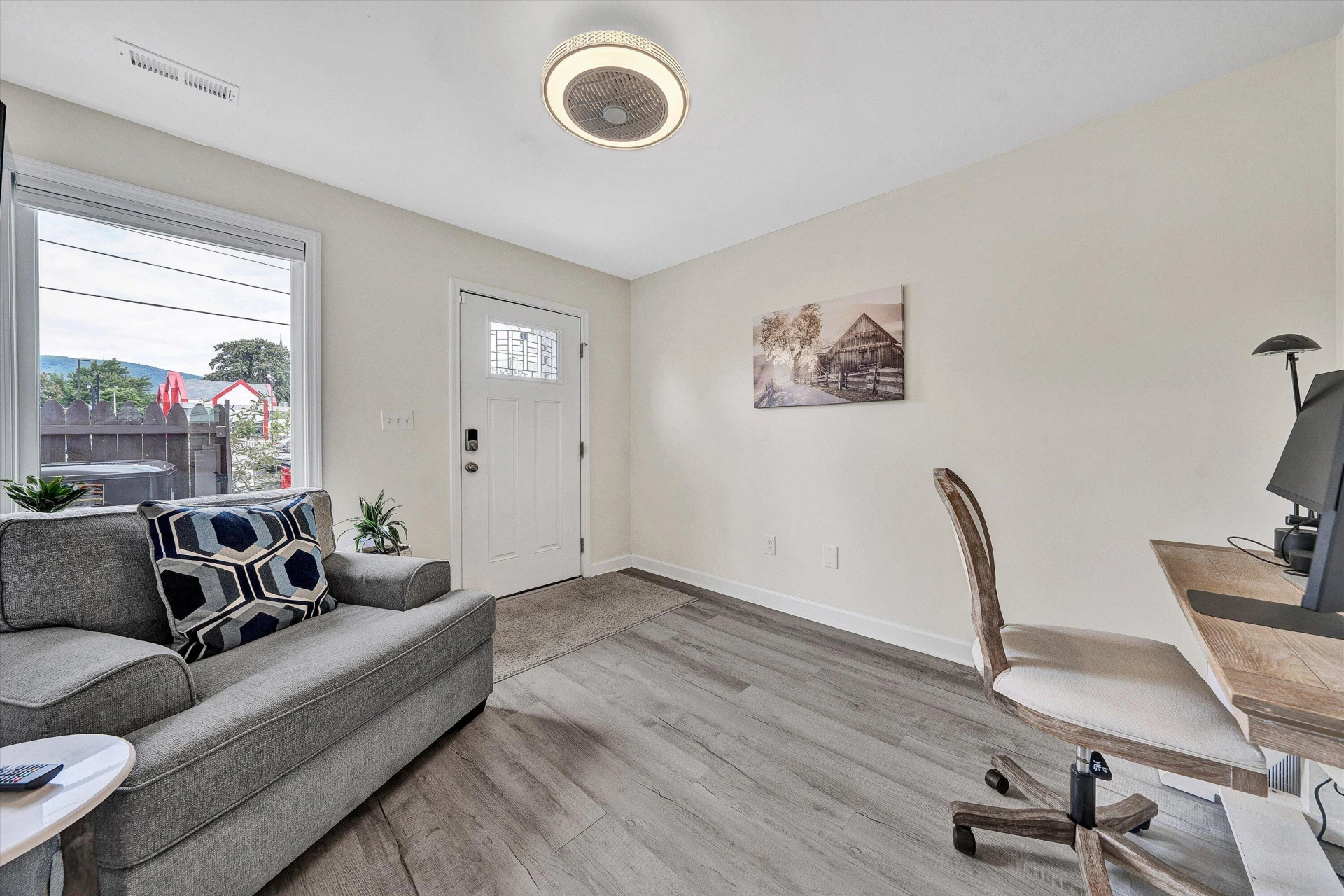 140 W Calhoun ST - Photo 5