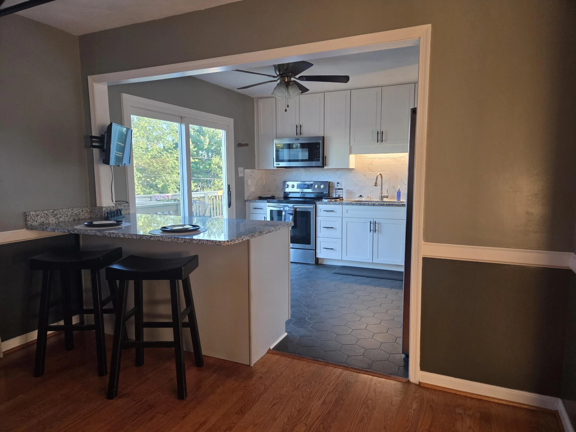 1055 Broadhill DR - Photo 10