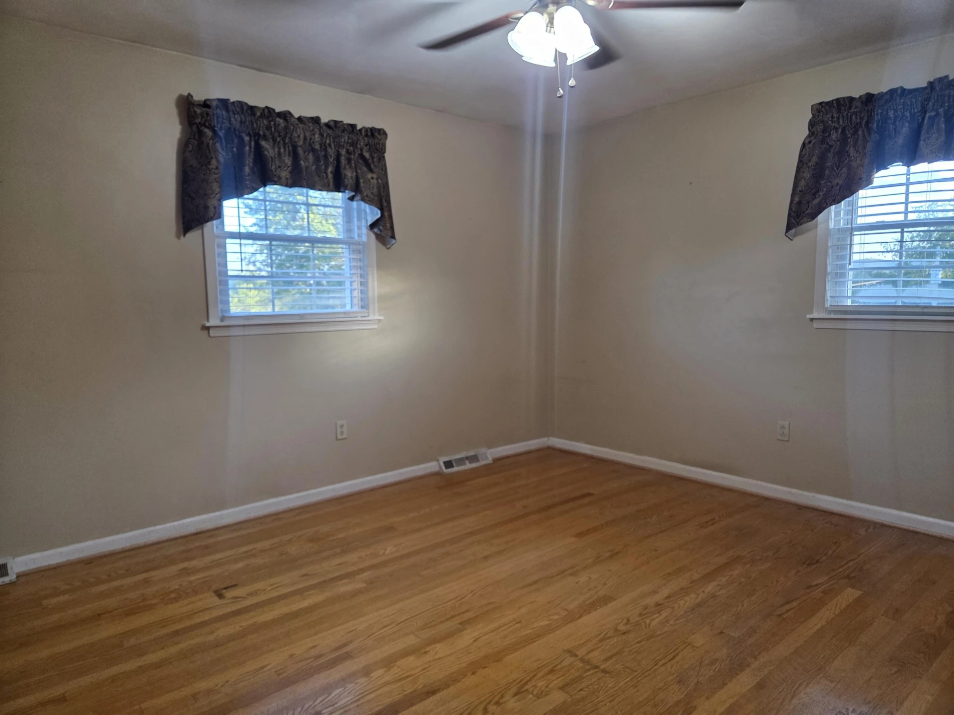 1055 Broadhill DR - Photo 17